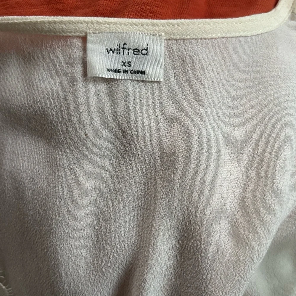 Aritzia Romance Me Blouse - Size XS - Picture 4 of 5